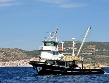 Εξω από το λιμάνι της Κω έφτασαν τουρκικά αλιευτικά (φωτό)